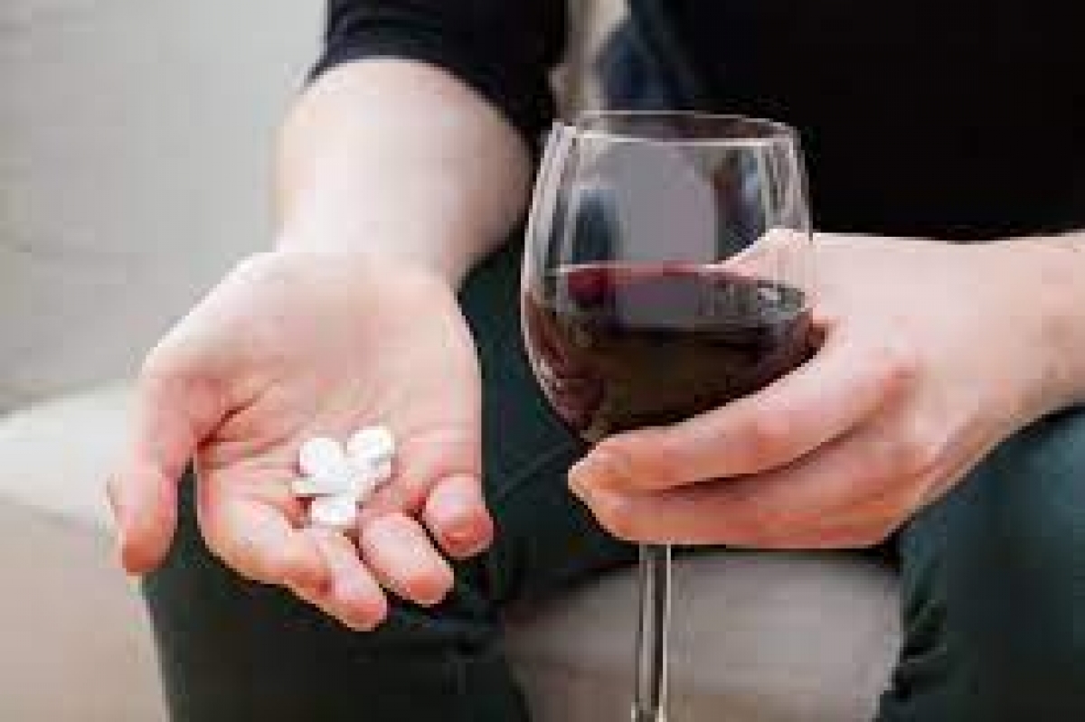 Don’t drink alcohol while taking medications, pharmacist tells Nigerians